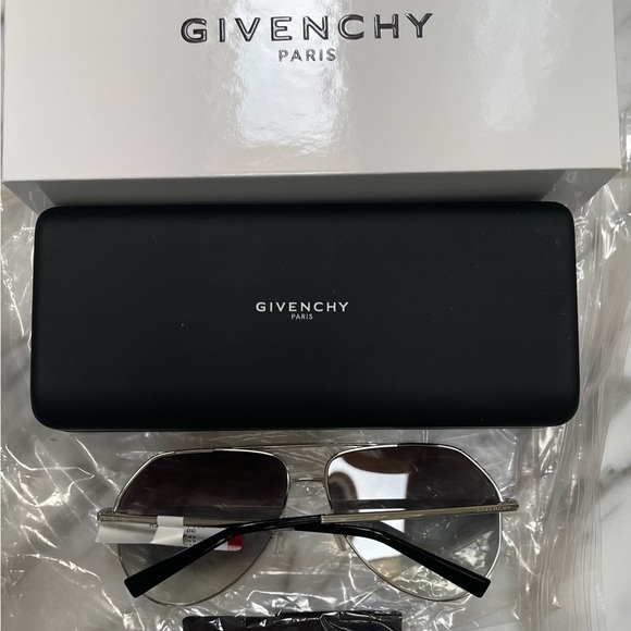 GIVENCHY SILVER  RHINESTONE PILOT AVIATOR SUNGLASSES - Picture 9 of 16